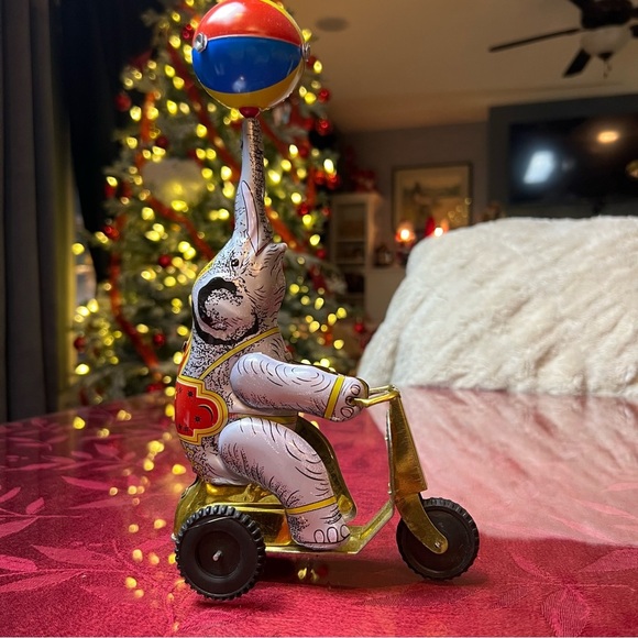 Great Vintage Schylling Tinplate Circus Elephant on Bike Spinning Wind-up Toy - Picture 1 of 6